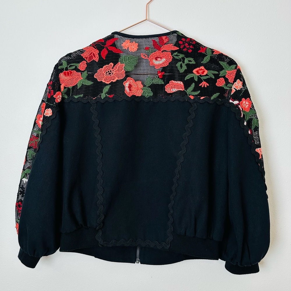 BCBG Maxazria jacket with mesh flower sleeves boho Floral - Picture 6 of 8